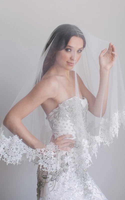 Voile de mariée rétro à coudes orné d'appliqués de dentelle