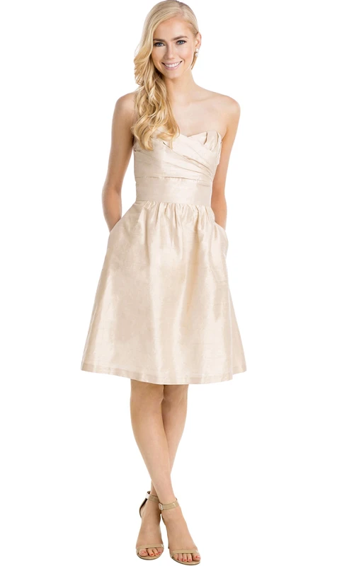 Robe de demoiselle d'honneur courte sans manches, décolleté cœur, froncée, en taffetas multicolore convertible, avec nœud.