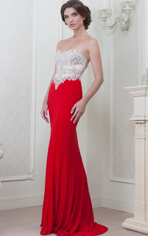 Robe de soirée fourreau longue en jersey sans manches à décolleté cœur et cristaux