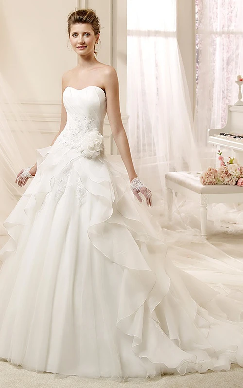 Vestido de novia palabra de honor de corte A con flores y volantes