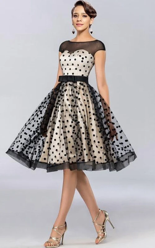 Robe de bal charmante, coupe trapèze, manches bateau, longueur genou