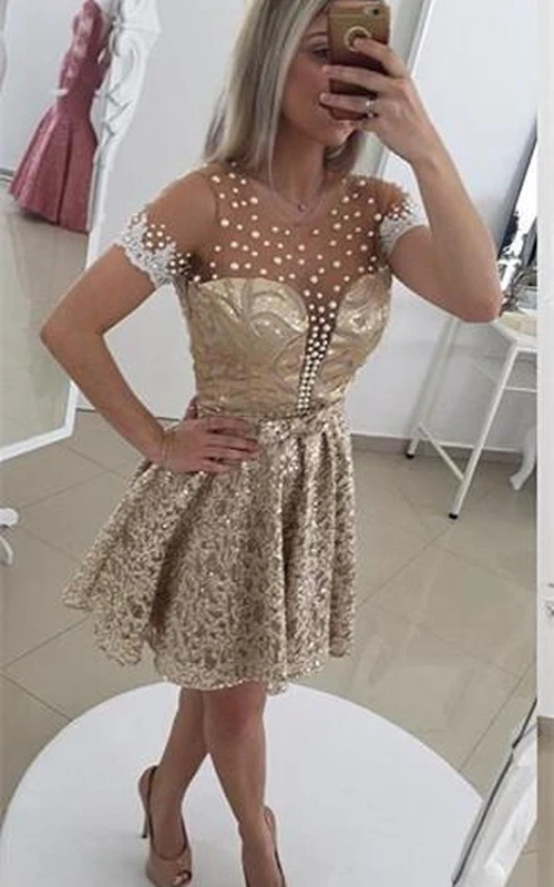 Glamouröses Cocktailkleid mit Perlen und Spitze, transparentem Kurzarm