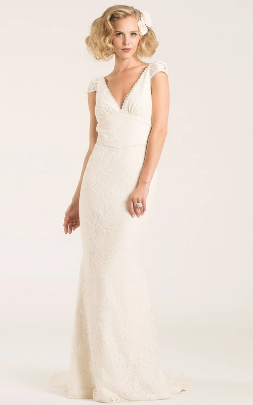 Robe de mariée en dentelle à col en V, manches courtes, traîne et dos nu