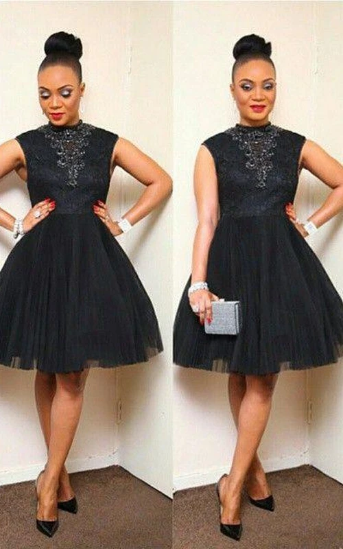 Sexy schwarzes kurzes Tüll-Abendkleid mit Applikationen und hohem Kragen