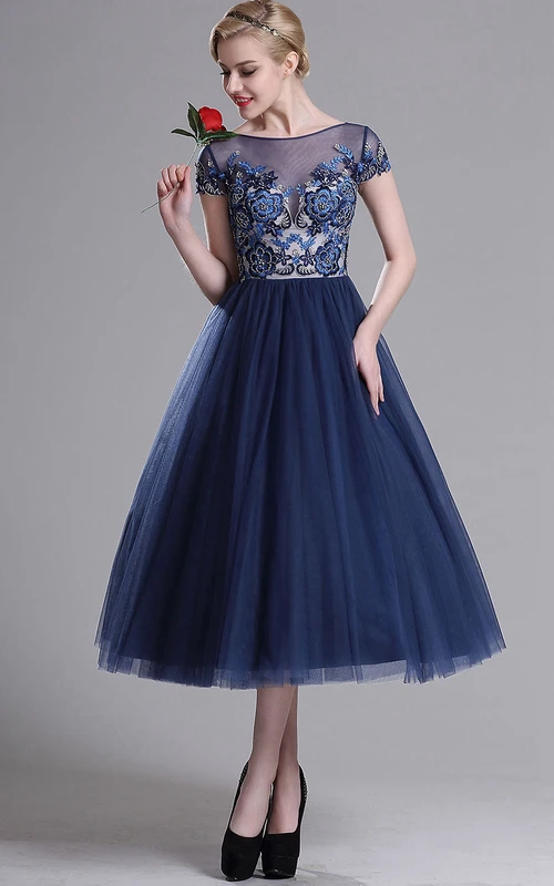 Robe trapèze mi-longue à manches courtes bateau en tulle ornée de perles et d'appliques illusion