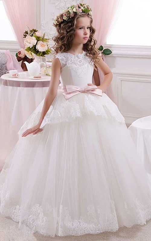 Robe de bal longue sans manches en tulle à col montant et nœud