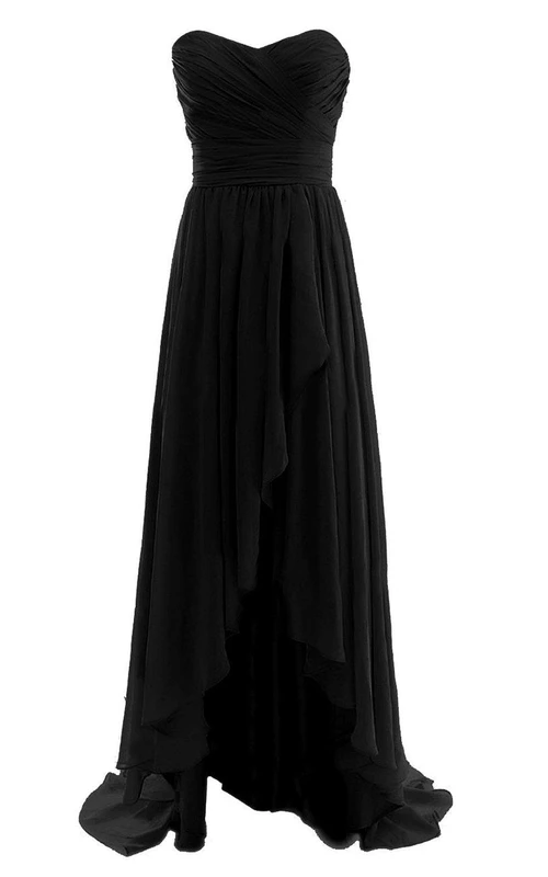 Robe féminine asymétrique en mousseline froncée avec taille marquée