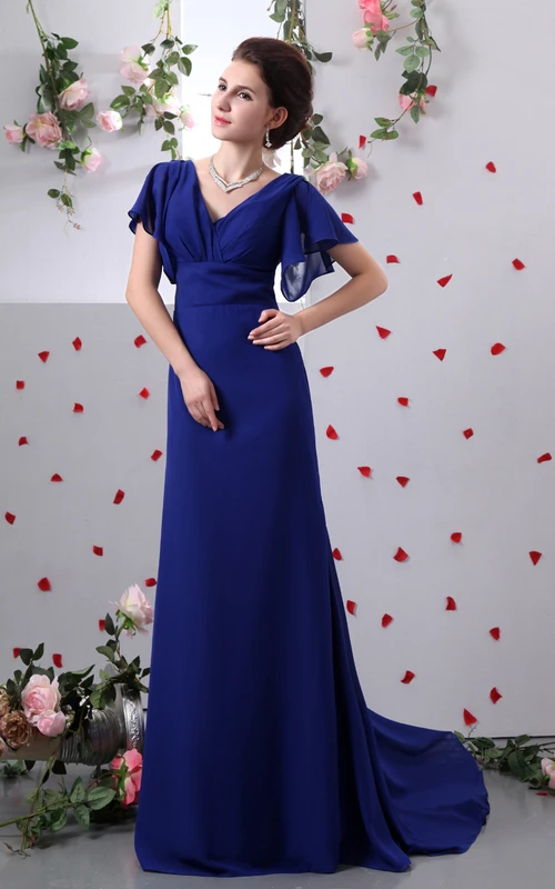 Vestido tubo de gasa con escote en V, mangas con capa y cola de cepillo