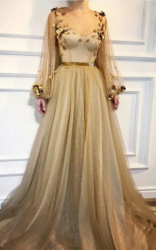 Vestido de fiesta plisado de lentejuelas con escote joya, mangas largas abullonadas y corte imperio.