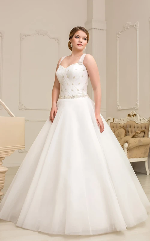 Robe longue trapèze en organza sans manches à encolure cœur, lacée, ornée de fronces et de perles