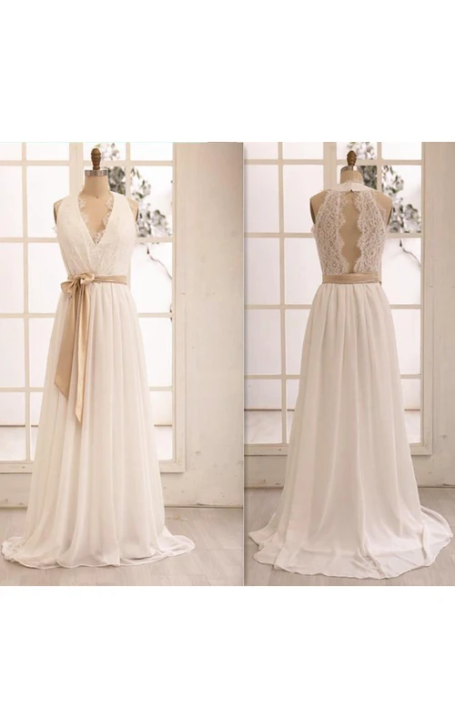 Robe en mousseline et dentelle à col halter et décolleté en V, longueur genou