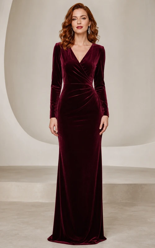 Robe de soirée fourreau bordeaux en velours à manches longues et col en V