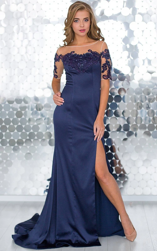 Kurzärmliges Bateau-Kleid im Meerjungfrau-Stil aus Satin mit Falten und Applikationen und Reißverschluss