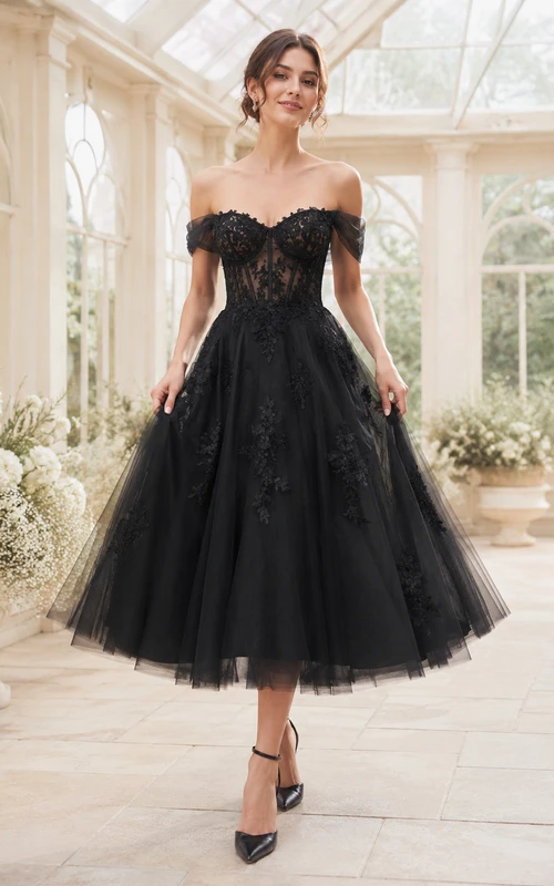 Robe de mariée romantique noire en tulle et dentelle, épaules dénudées, coupe trapèze, longueur thé