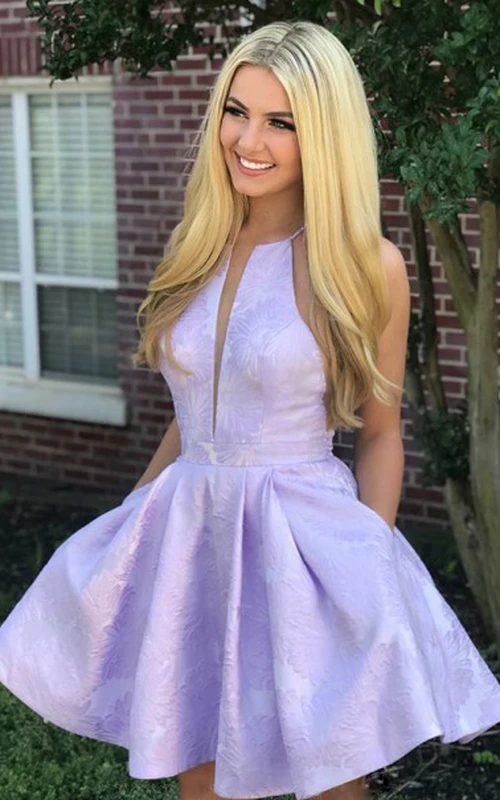 Kurzes, ärmelloses, sexy A-Linien-Kleid aus Satin mit Stickereien