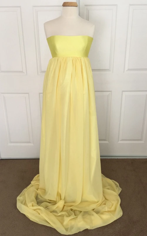 Vestido sin mangas de corte A sin tirantes de gasa satinada