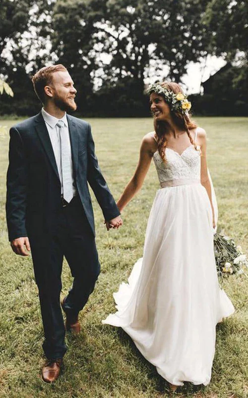 Vestido de novia sencillo de gasa con tirantes finos y top de encaje, estilo Country Empire.