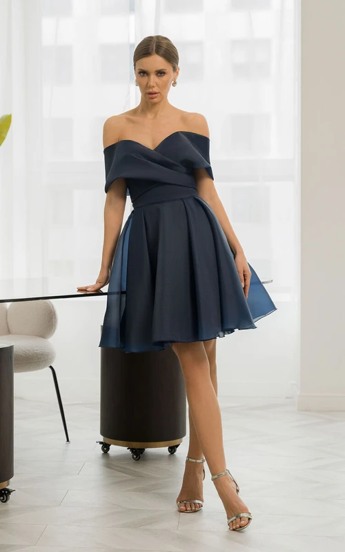 Dunkelblaues, kurzes A-Linien-Minikleid aus Satin mit gekreuzten Trägern