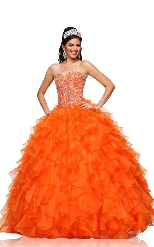 Robe de bal en mousseline sans manches, coupe trapèze, décolleté cœur, volants cascade et corsage en cristal