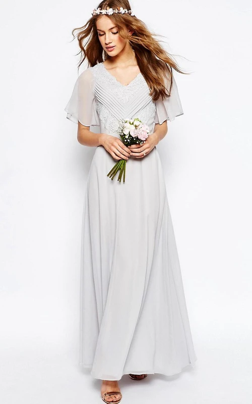Knöchellanges, gerafftes Chiffon-Brautjungfernkleid mit V-Ausschnitt, Poetenärmeln und Applikationen