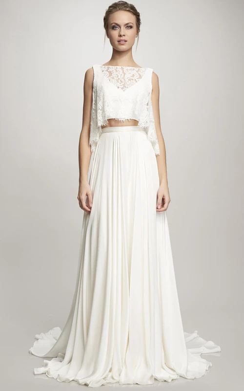 Vestido de novia de gasa sin mangas con cuello alto plisado