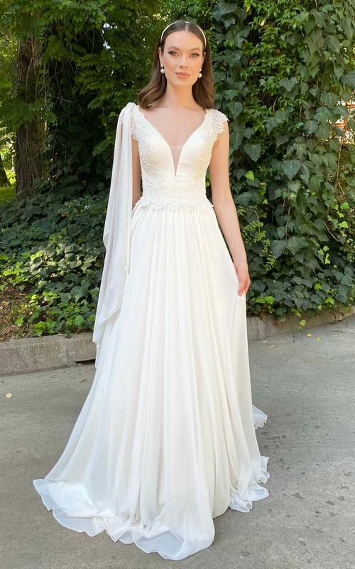Vestido de novia sexy de gasa con escote en V y cola de corte A con fruncido.