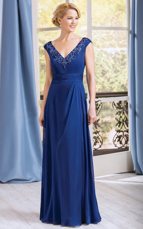 A-Linien-Kleid mit kurzen Ärmeln, V-Ausschnitt und appliziertem Ausschnitt