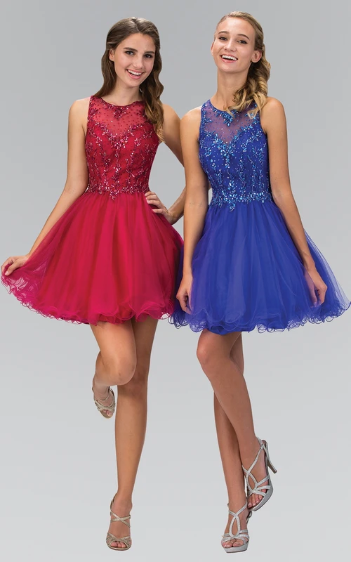 Robe trapèze mini sans manches en tulle à col rond et découpe en forme de goutte, ornée de perles et de volants