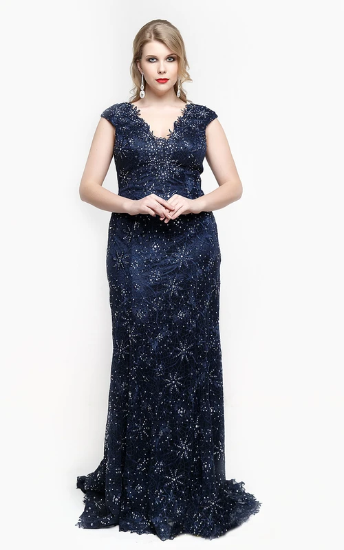 Vestido largo ajustado de encaje con escote en V, mangas cortas, abalorios y apliques.