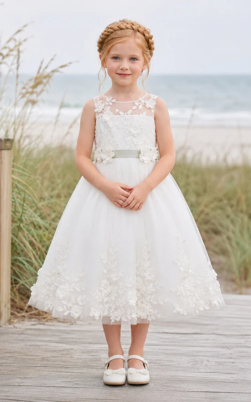 Robe de demoiselle d'honneur en tulle, coupe trapèze, sans manches, longueur thé, en dentelle florale, avec ceinture, idéale pour un mariage à la plage.