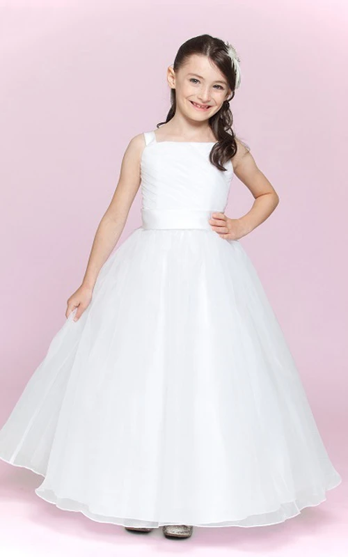 Vestido de gala de organza con escote cuadrado y fajín de satén para niña de las flores.
