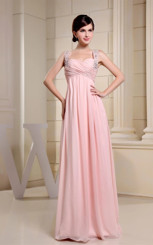 Robe empire à bretelles en mousseline ornée de cristaux et de plis
