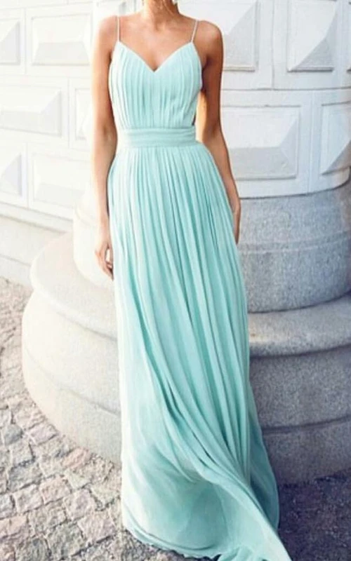 Robe en mousseline de soie à bretelles spaghetti, coupe trapèze, longueur au sol, col en V et décolleté en V