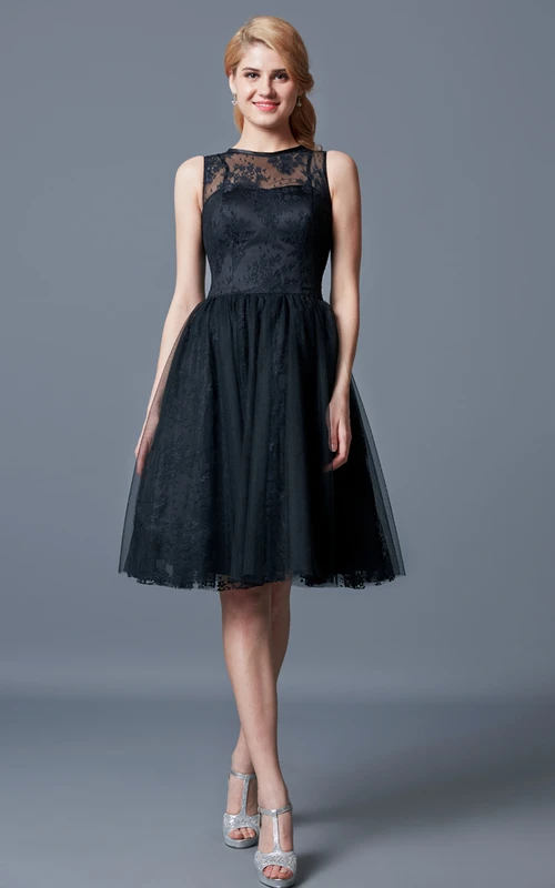 Elegantes, ärmelloses A-Linien-Spitzenkleid in Knielänge mit Illusionsausschnitt