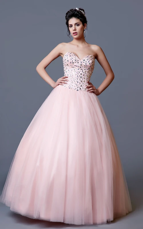 Robe de bal élégante à décolleté cœur et haut à sequins