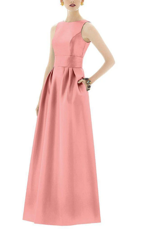 Robe longue élégante en satin avec plis et poches