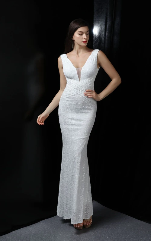 Elegante vestido de noche largo sin mangas con lentejuelas y cola de sirena, estilo Aura Queen, ideal para banquetes.