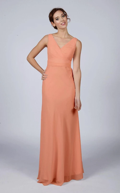 Langes Chiffonkleid in A-Linie mit V-Ausschnitt und V-Rücken, Pfirsichfarben