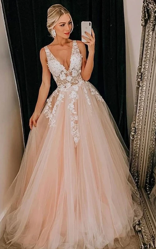 Vestido de noche sencillo de corte A, sin mangas, largo hasta el suelo, de tul, con cola larga y estampado floral.