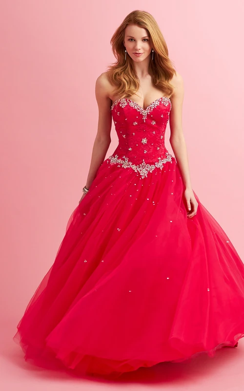 Robe de bal longue sans manches en tulle avec décolleté cœur, dentelle et perles