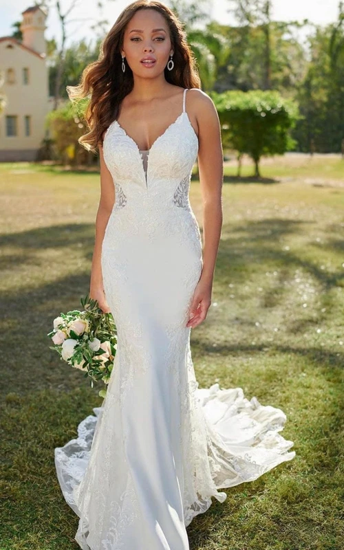 Lässiges Meerjungfrauen-Brautkleid aus Spaghetti-Spitze mit kleiner Schleppe