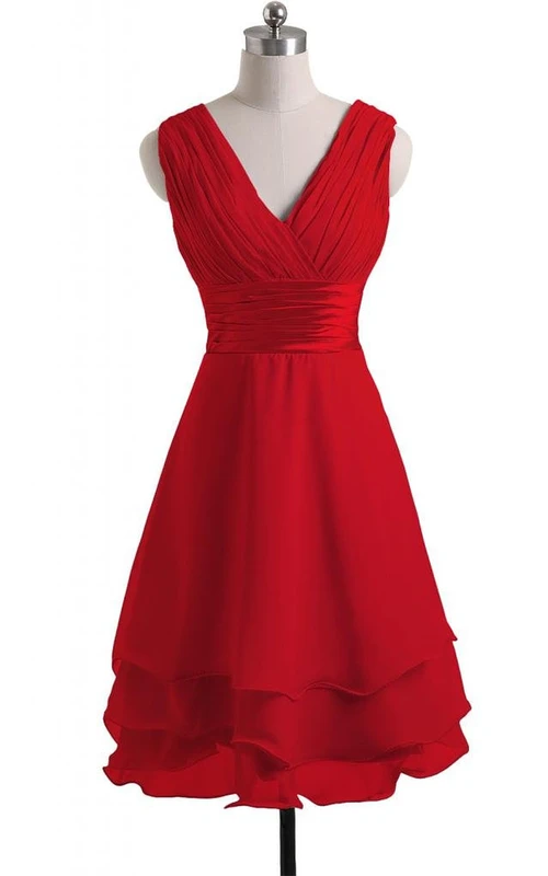 Lagenkleid mit V-Ausschnitt und Satinband