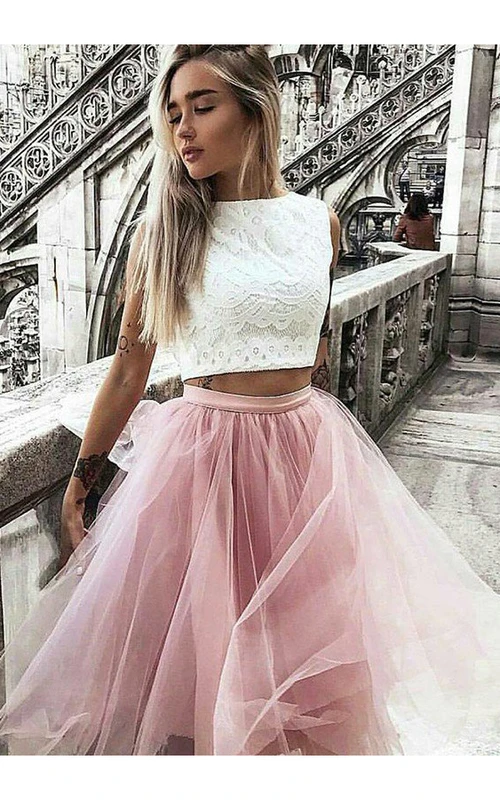 Vestido de fiesta de dos piezas sin mangas, de corte A, con encaje y tul, cuello alto y cremallera, largo hasta la rodilla.