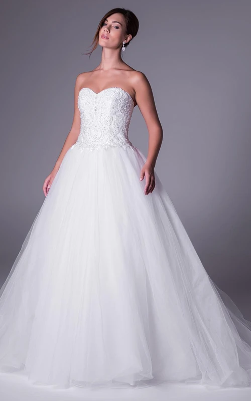 Robe de bal longue en tulle décolleté cœur avec appliques et fermeture éclair