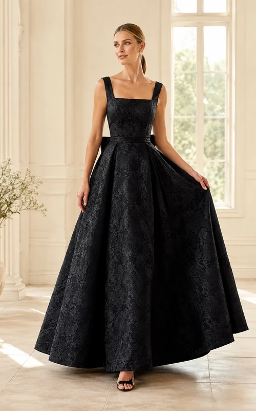 Vestido de gala negro de jacquard con escote cuadrado y tirantes, sin mangas