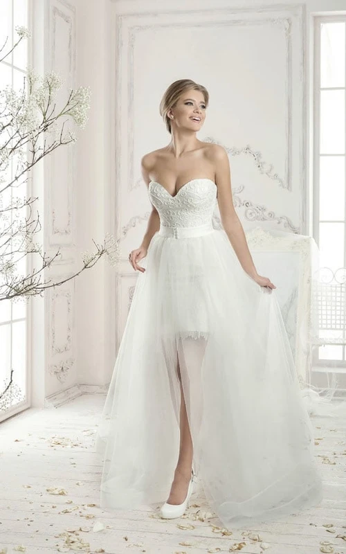 Robe fourreau mini en dentelle sans bretelles à décolleté cœur