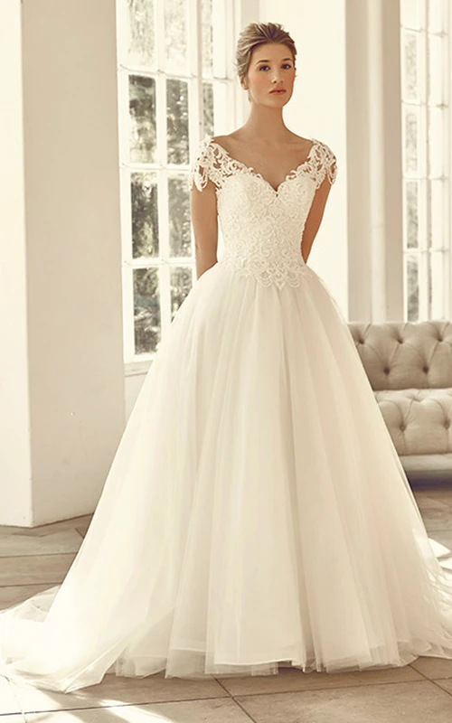 Vestido de novia largo con escote en V, apliques y mangas cortas de tul y encaje