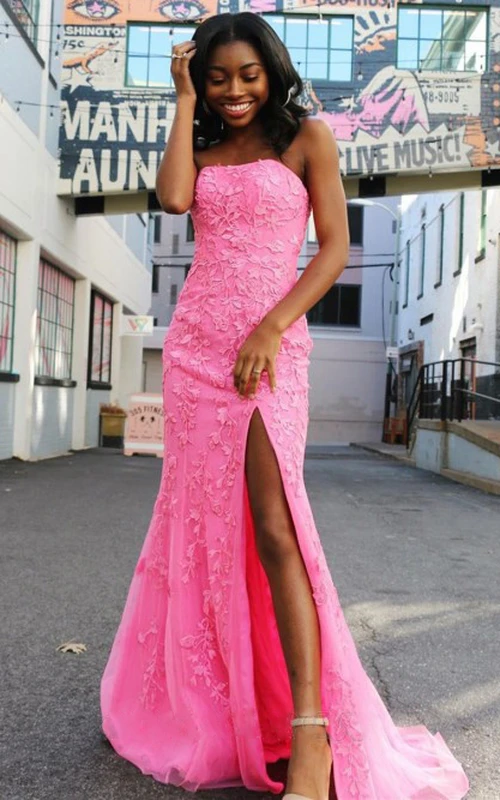 Robe de bal sirène bustier sans manches en dentelle simple avec appliques et fente sur le devant