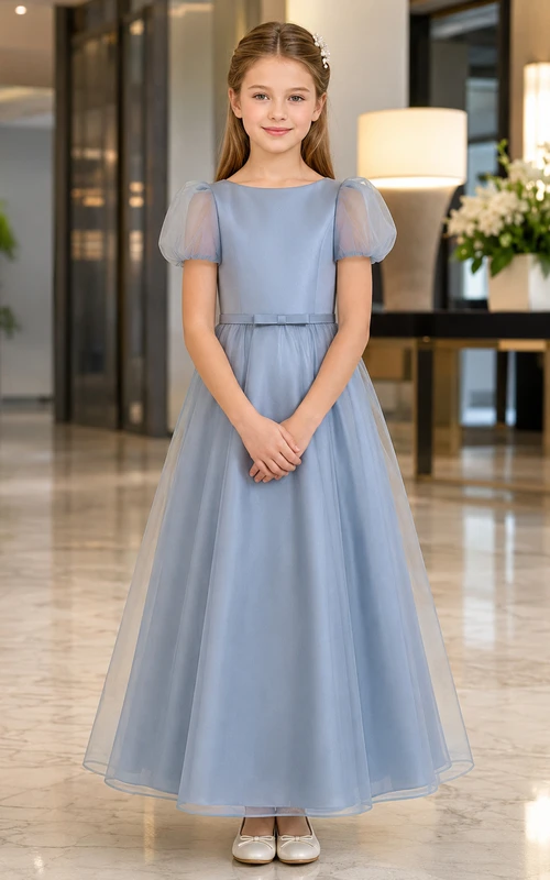 Robe de demoiselle d'honneur moderne et élégante bleu acier, coupe trapèze, en tulle, col rond, manches bouffantes, longueur au sol
