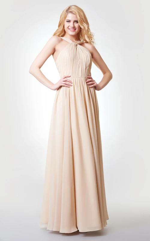 Vestido largo de gasa plisado de corte A con tirantes y fajín.